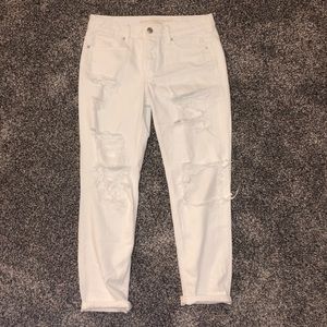 American Eagle ripped Tom girl jeans